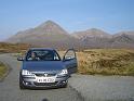 43- Nat, notre corsa et les Cuillin hills en toile de fond